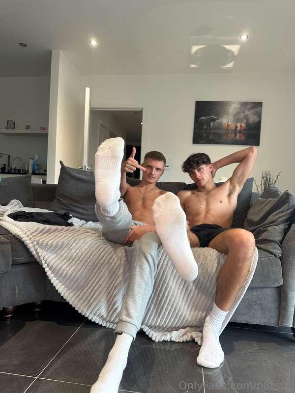 On your knees for us both....DM me "please sir" for a small ..