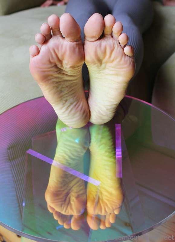 Four sexy soles for you to obsess over! 😏