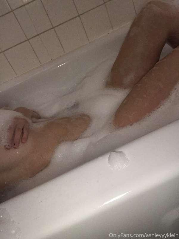 Just posted on my other page go check it out 💦🛁😈 https://onl..