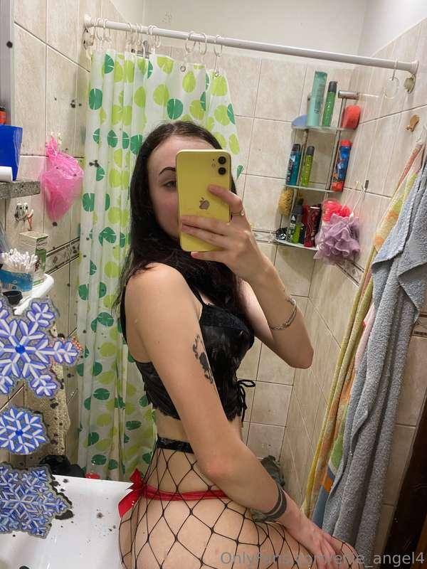 This 18yo hot girl Bellinda 🥵🔥🔥 her onlyfans 👉 @bella_cz 💜💜