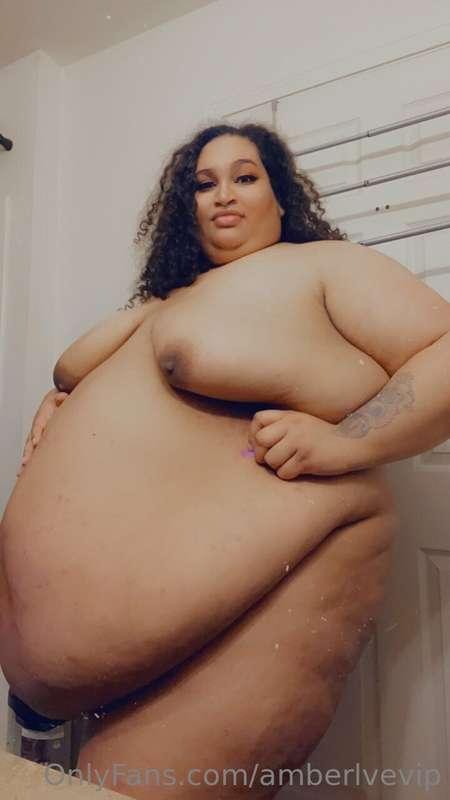 I’m online, you’re online… let’s chat 😈 DM me 😋