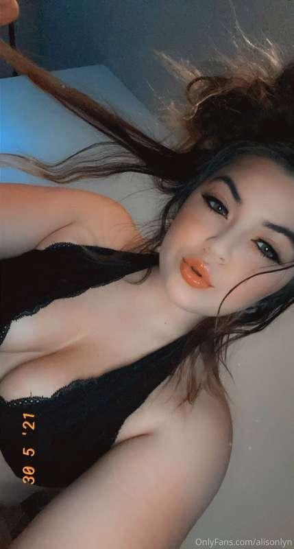 Play with my pussy but don’t play with my emotions❤️💋 if you..