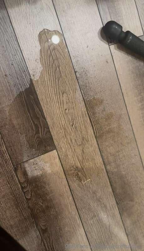 Ever wonder what the floor looks like after I squirt 💦💦
