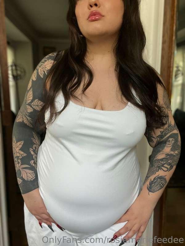 Love popping my tits out of my dress 😈
Also, this dress is s..