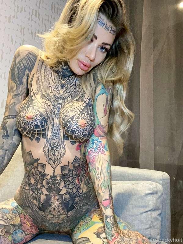 Fully nude 🖤