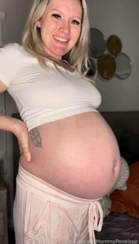 Goooooood Moanin’ from me, my extra #tight shirt and my 30 weeks #pregnant #babybump 💋

#fyp #pregnancy #fetish #breeding #kink #mommy #cute #blonde #milf #hotmom #milfnextdoor #bigbelly #tits #nipples #breedme #hucow