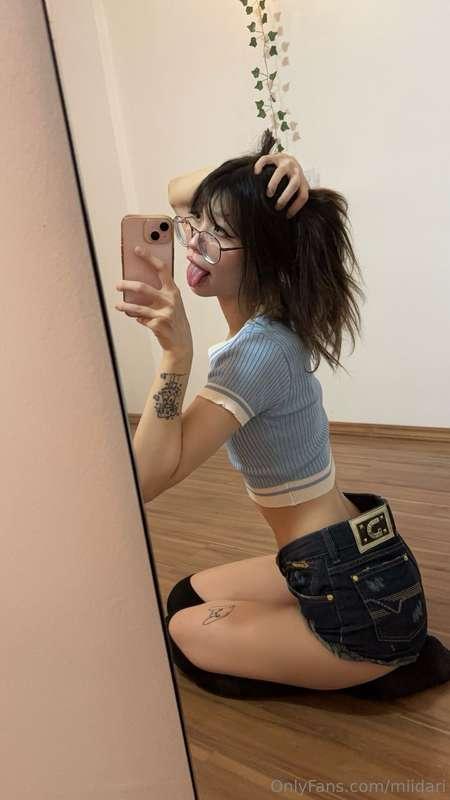 wheres the best place to put my tongue?? (>'-'<)