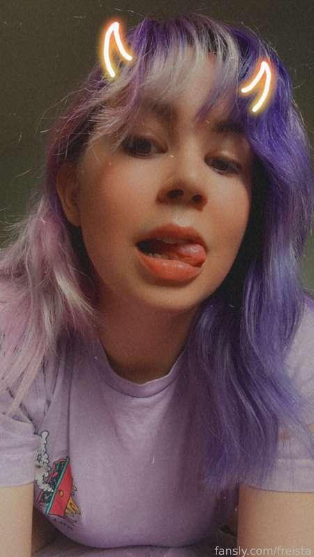 tell me how cute i am and i might suck you off 😈👀