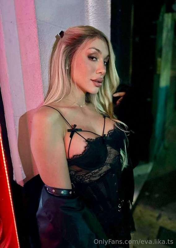 I’m not a snackI’m the whole damn meal 😈💋