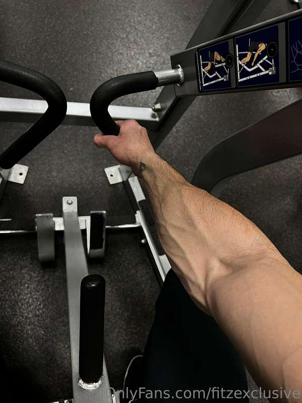 Goodmorning, anyone else hit the gym?😈