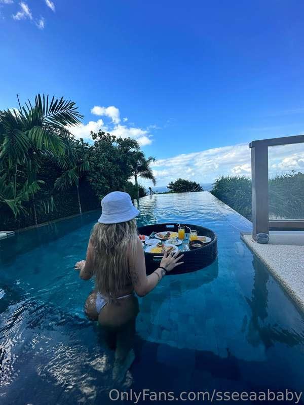 serve me a floating breakfast pls
