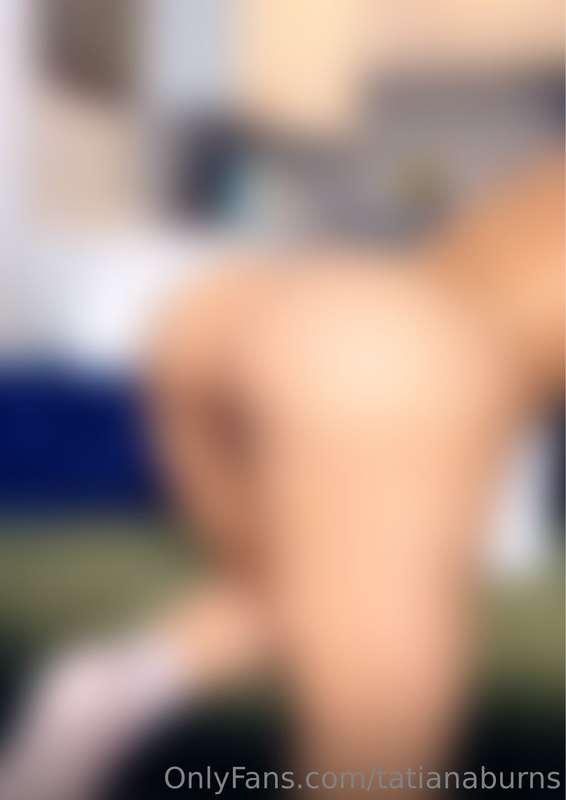 Shaking my ass for you! Enjoy 😈