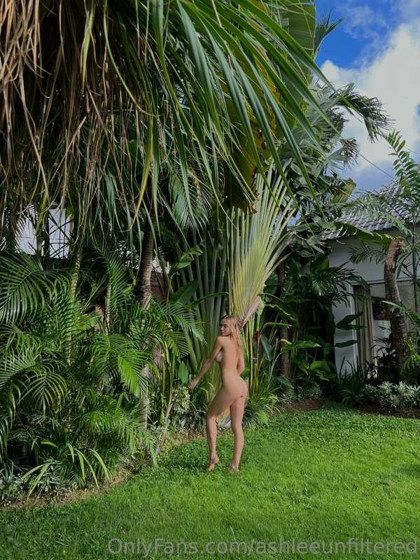 Just want to be naked in Bali again 👅