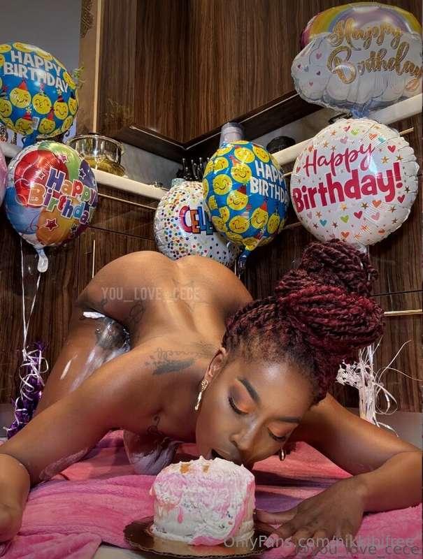 nikkibifree image #0