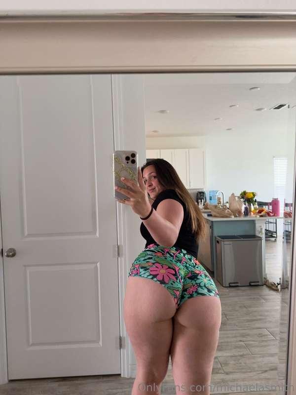 I'm ready for those backshots 🥵💦