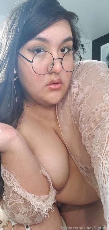 Cum on these.fat titties daddy :3
.
.
.
Pink Make-Up Set #2