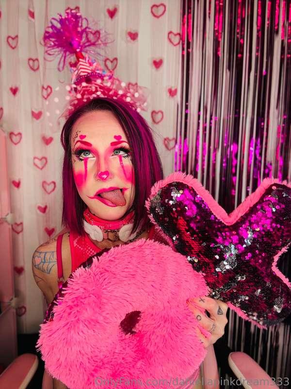 Heard you had a thing for pretty, alt clowngirls 💖VIP gets e..