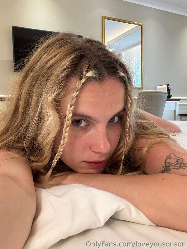 I like to stay in hotel so much💞