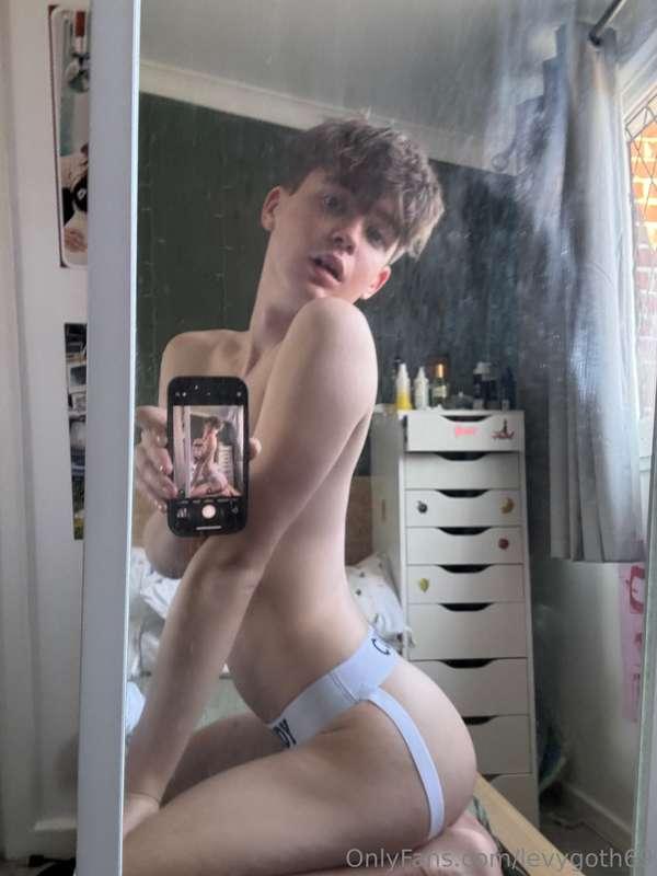 levygoth69 image #2
