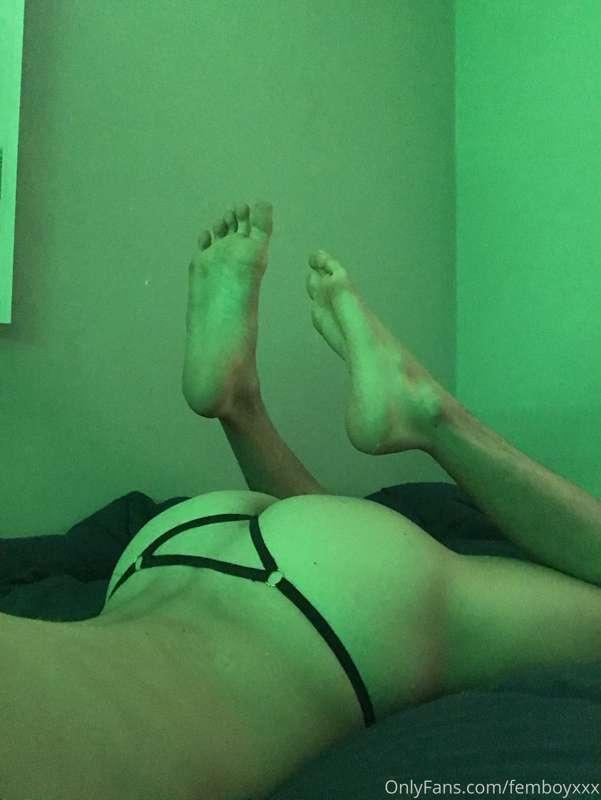 little feet pic