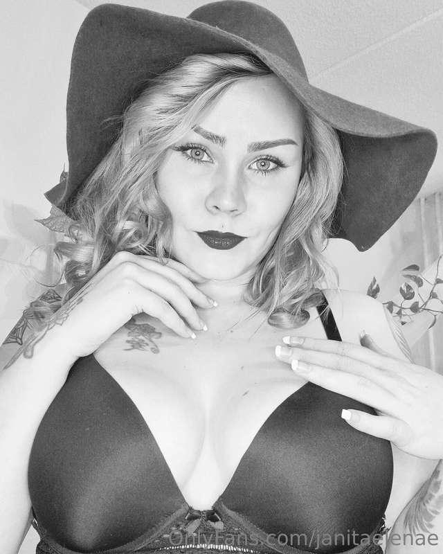 Sex is Art 🖤 Kohta tulee 1000 tykkäystä täyteen vaikka vasta..