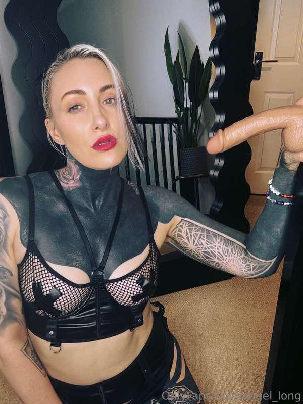 Some filthy dildo solos for you to enjoy this Sunday 💦😈 HARL..