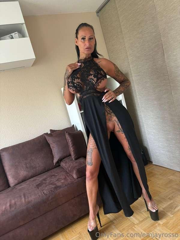 Wie findest du mein Abendkleid heute?  Ist ja Sommer und wie..