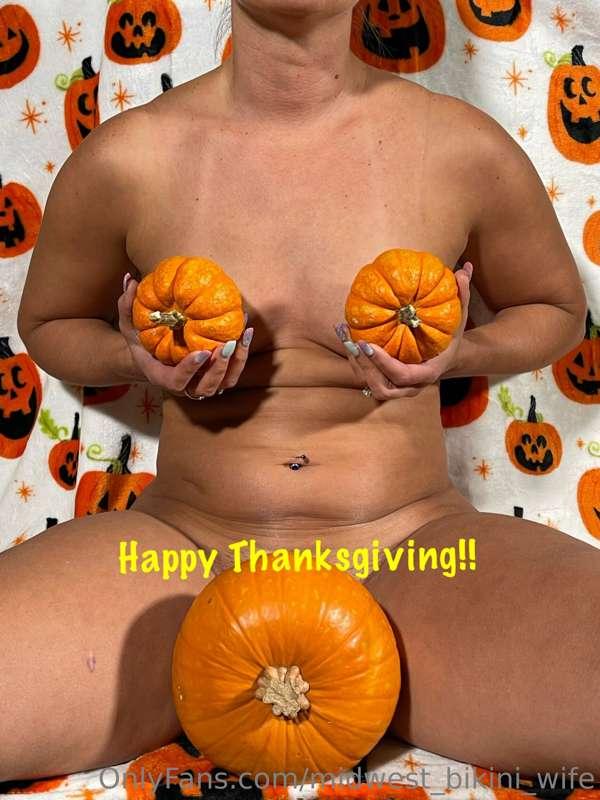 Want to see what’s behind my pumpkins? 😈😉