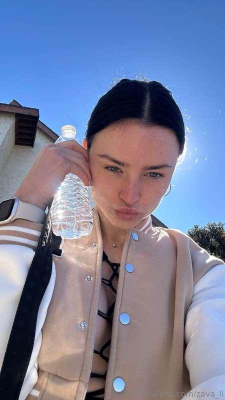 never forget that water is the basis of life 🥰💋