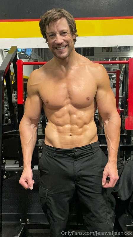 BODYBUILDING FITNESS POSING 🌟✨💪🏻💪🏻