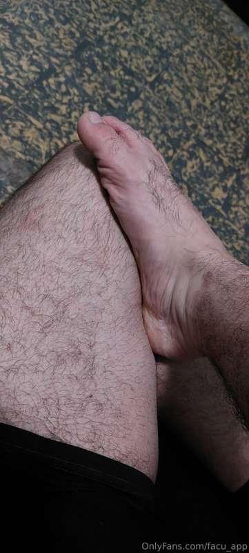 Do you want to warm yourself with my feet? 👣