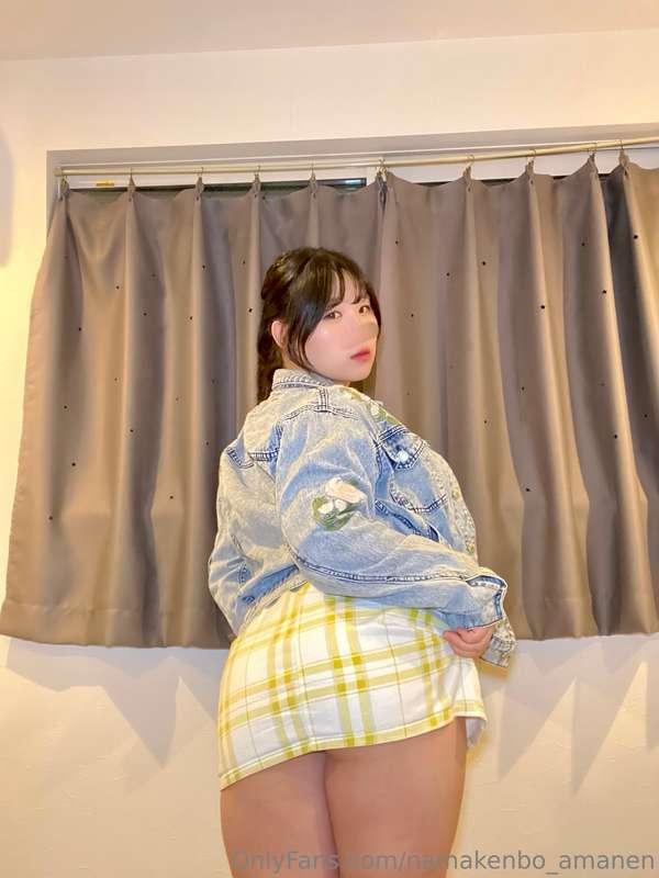 mini skirt💛 3 more 🔞 pics💕👉🏻 @namakenbo_amanen2