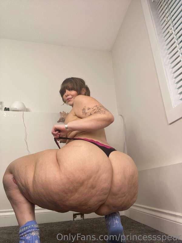 Looking for something hard to sit on 😏🍆🌶️🍑