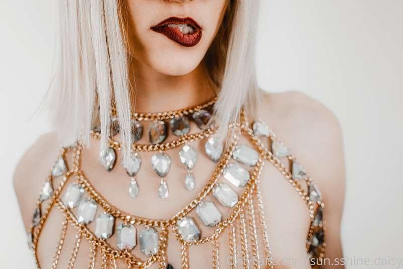 Sparkle and shine on a dime
DM for full view photo