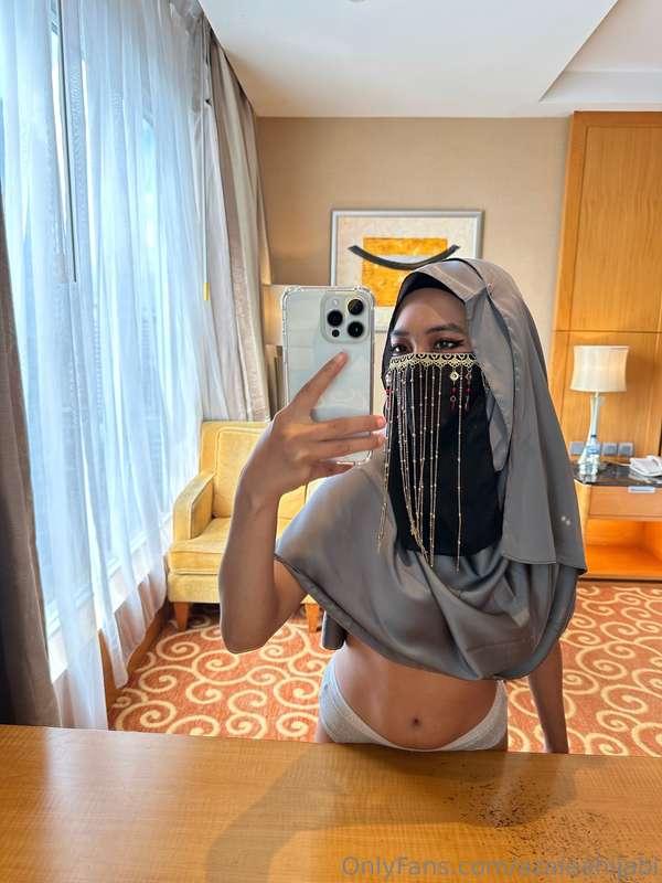wanna see what's behind the veil? 😘