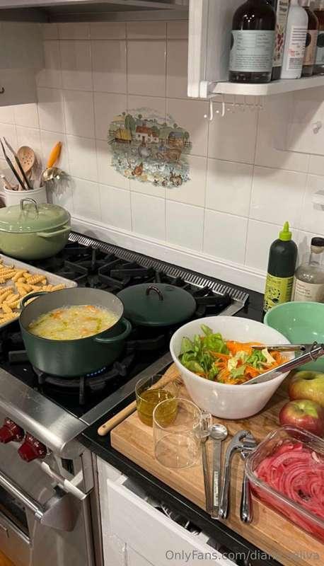 btw yes! i can cook, with love ❤️😌🥰