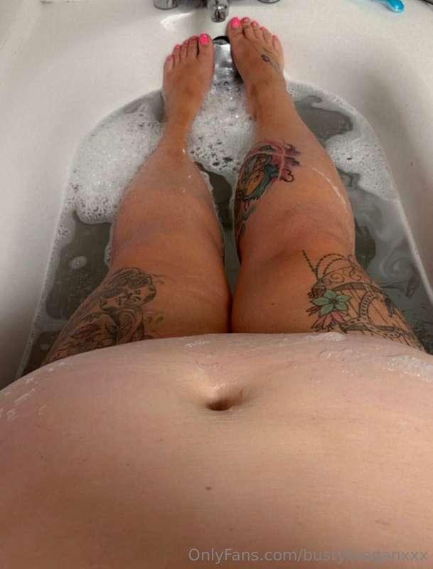 Lots of you have been asking to see my belly. So i thought i..
