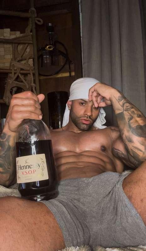 😈💦 ME YOU AND HENNESSY🤯⁉️💦👇CHOOSE WISELY👇💦🔐👇 UNLOCK HOLE VID..