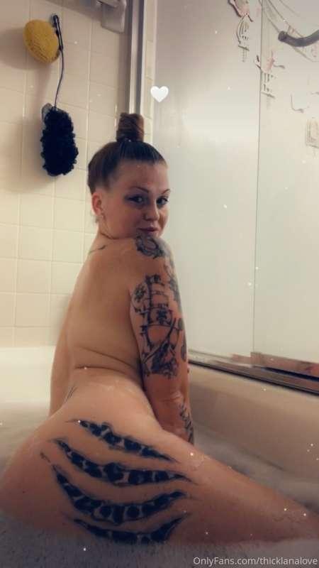 I can make a BIG splash 💦 dm to see 😈