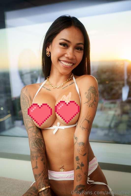 Do you like my big boobs? Do you want to play with me all ov..