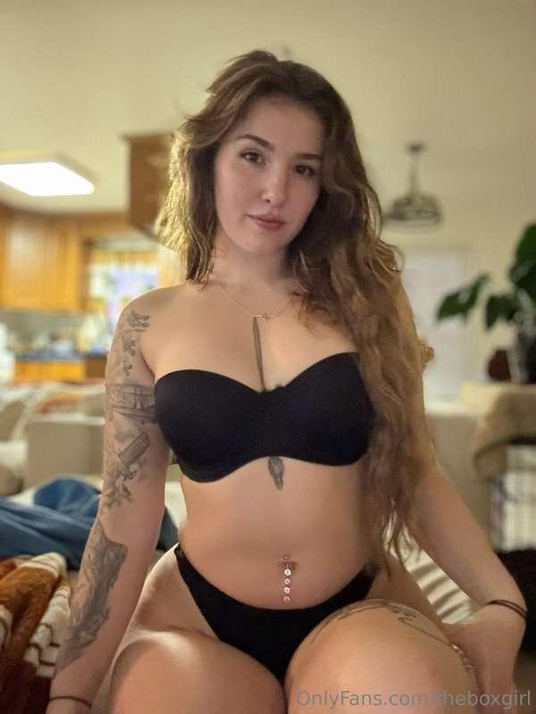 who wants to hang out in their underwear with me (:
