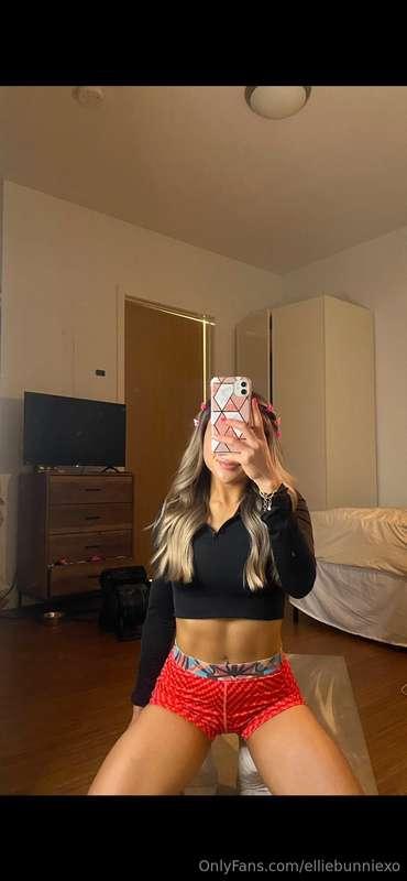 Help PICK out my next PPV content! Vote for my hair, outfit,..