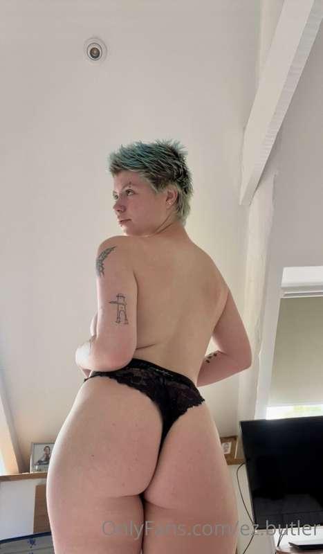 i think my ass looks good in this