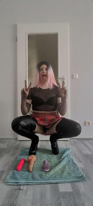 These heels are so sexy and comfy, I'd wear them to school e..