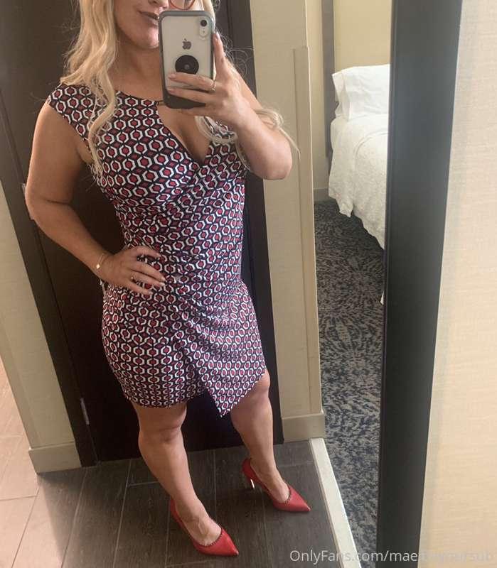 I call this one the ‘business milf’ 😏😝