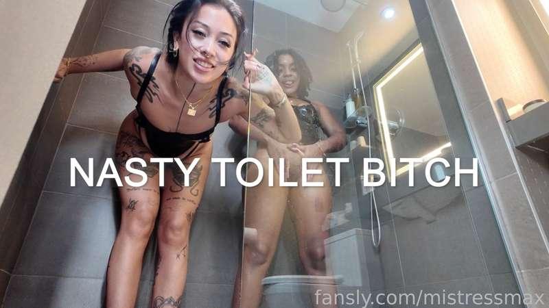 NEW Golden humiliation w/ @mybabyboosh 🖤 Thirsty for a taste of true domination? We mark our territory, and you're lucky enough to be our personal cleaning crew. Witness our power as you cleanse the evidence of our divine release from our sacred feet. 

#femdom #golden #pee #piss #goldenshower #footfetish #fetish #feet #hairy #femdompov #humiliation