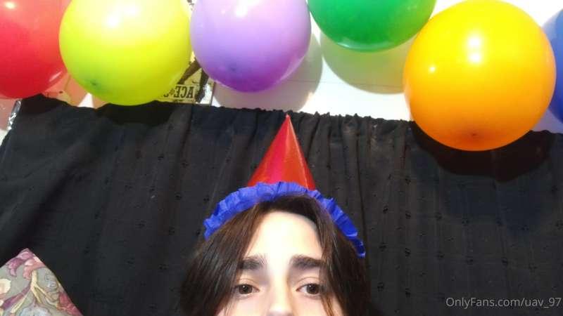 Adivinen de quien es el cumpleañitos 💜