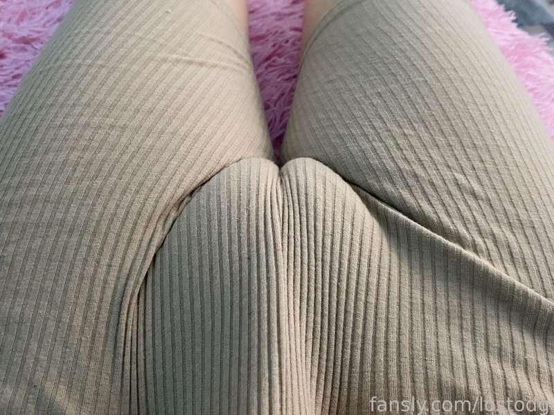 I have such a big cameltoe in these shorts😱😱

♡ #fyp #pussy #cameltoe #shorts #fatpussy #biglips #naughty ♡