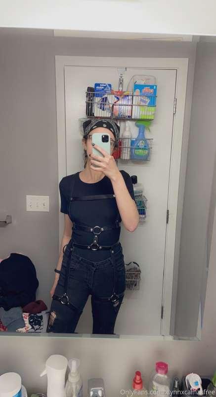 I took a leather working class this week and LOOK WHAT I MAD..