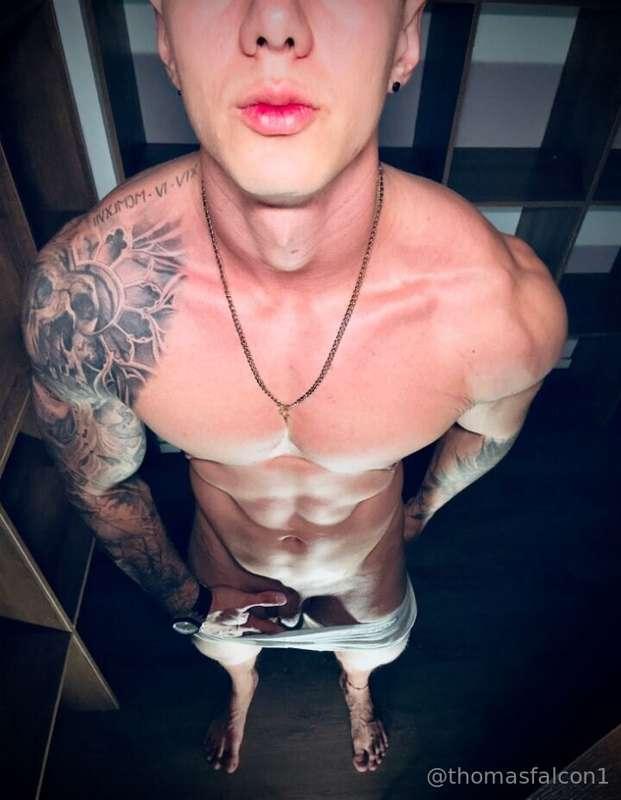 Who wants a dick ? 🍆😈
